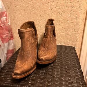 Classic Tan Western Cowboy Boots